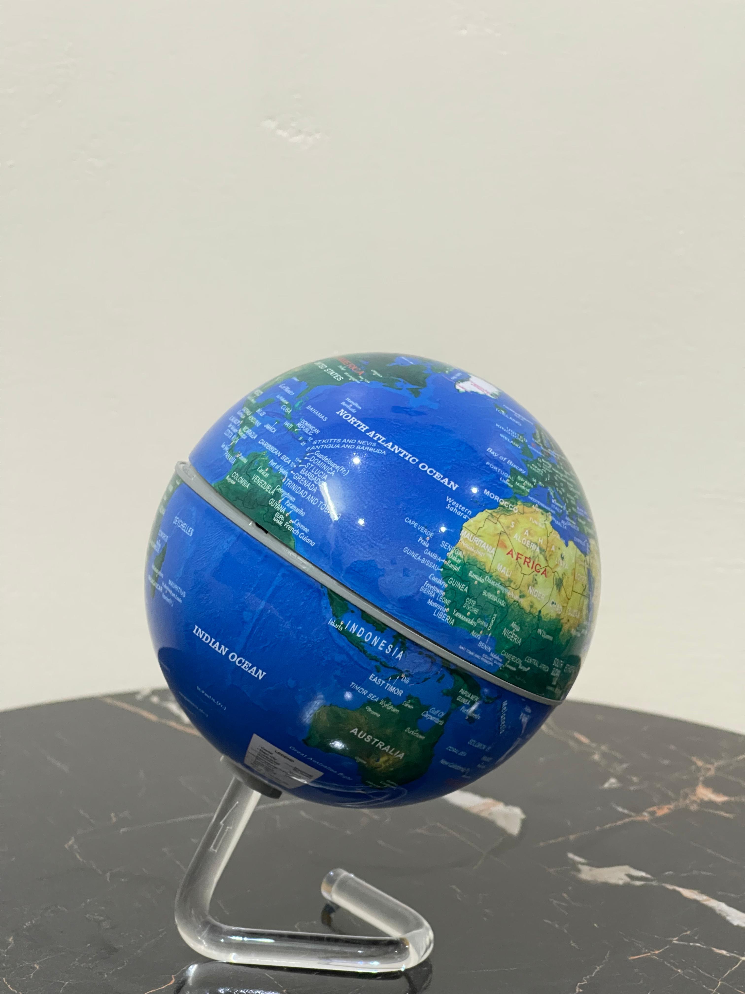 360 Degree Auto Rotatable Glossy Globe